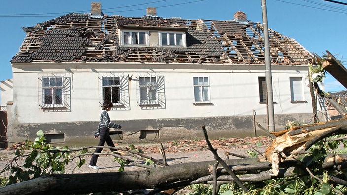Vom Tornado zerstörtes Haus in Micheln, Sachsen-Anhalt (Juni 2004)