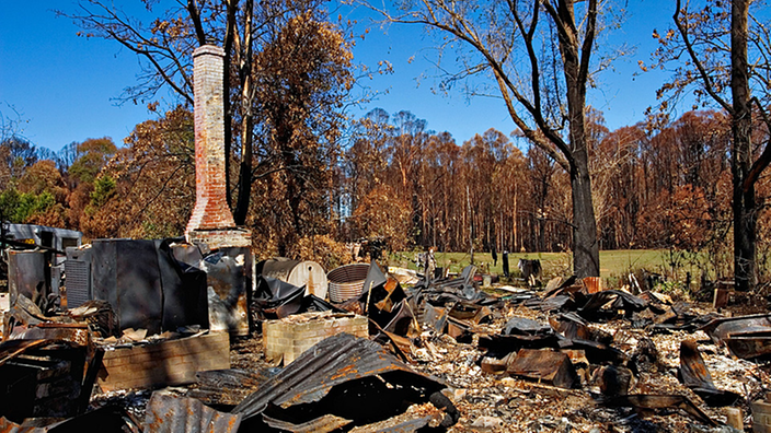 Eine verkohlte Hausruine nach dem verheerenden Waldbrand 2009 in Australien