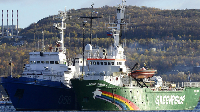 Greenpeace Eisbrecher "Arctic Sunrise" im Hafen von Murmansk