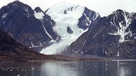 Der Mayerbreen-Gletscher in Spitzbergen