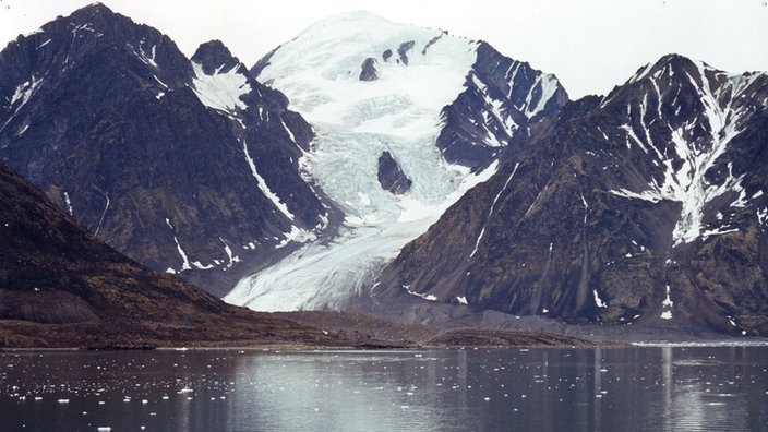 Der Mayerbreen-Gletscher in Spitzbergen | Bildquelle: dpa Der Mayerbreen-Gletscher in Spitzbergen