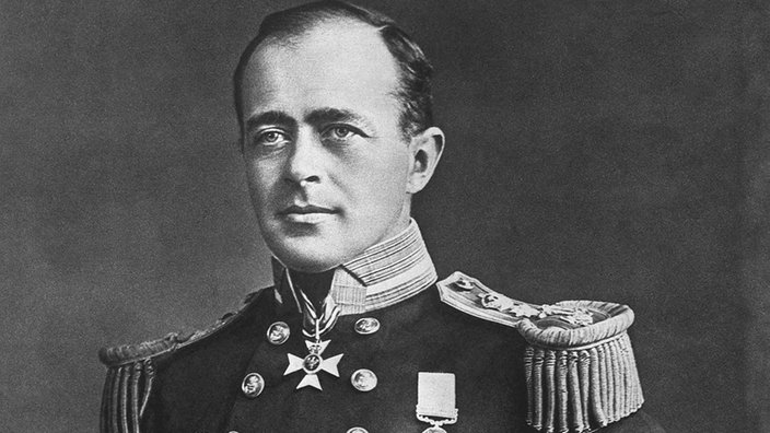 Foto: Roald Amundsen, Portraitaufnahme, um 1920. | Bildquelle: WDR/dpa Picture-Alliance Foto: Roald Amundsen, Portraitaufnahme, um 1920.