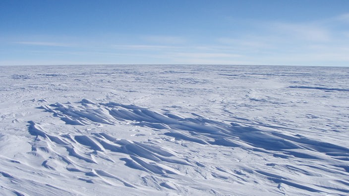 Das Foto zeigt die eisige Weite der Antarktis.