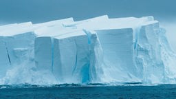 Foto eines Eisbergs.