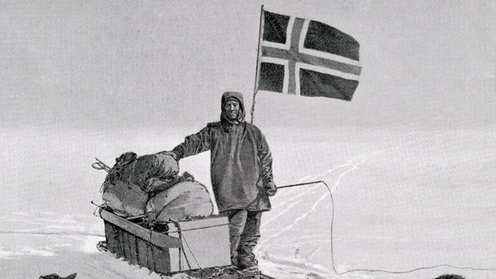 Schwarzweiß-Fotografie von Roald Amundsen | Bildquelle: Interfoto / UIG / Universal History Archive Schwarzweiß-Fotografie von Roald Amundsen