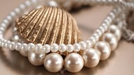 Verschiedene Ketten aus Perlen