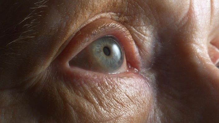Das Auge einer alten Frau