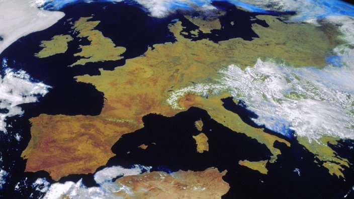 Satellitenaufnahme von Europa | Bildquelle: Mauritius Satellitenaufnahme von Europa