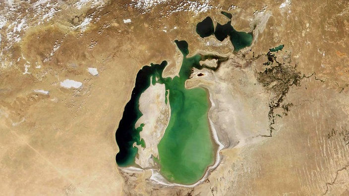 Satellitenaufnahme des Aralsees von 2001 | Bildquelle: dpa/epa/AFP/NASA Satellitenaufnahme des Aralsees von 2001
