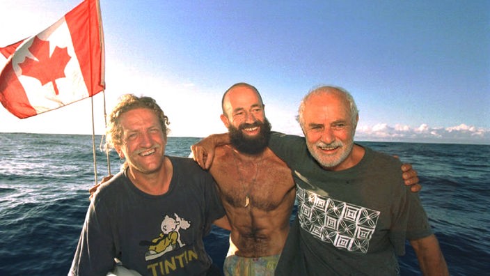 David McTaggart und zwei weitere Männer auf einem Boot