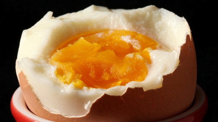 Aufgeschlagenes Frühstücksei | Bildquelle: dpa Aufgeschlagenes Frühstücksei