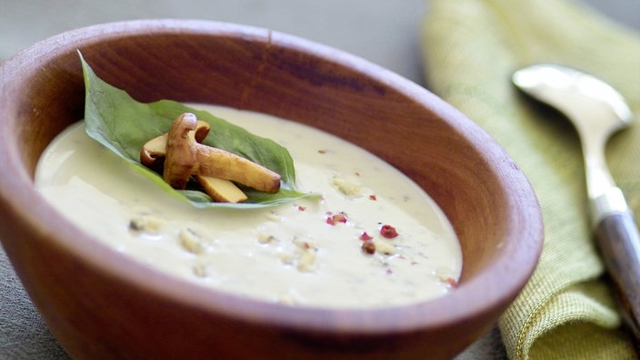 Cremesuppe mit Gorgonzola | Bildquelle: ddp/FoodCentrale/Lipov Cremesuppe mit Gorgonzola
