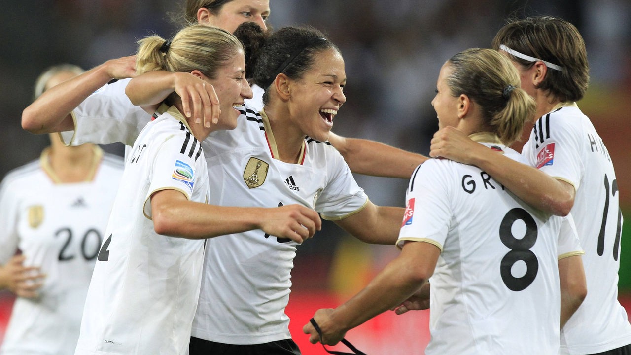 Jubelnde Spielerinnen der deutschen Nationalmannschaft bei der WM 2011