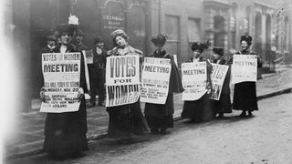Frauenrechtlerinnen demonstrieren in London für das Frauenwahlrecht