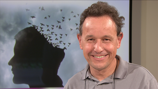 Christian Haass im Planet Wissen-Studio.