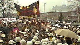 Bild von 1987: Menschenmenge bei einer Demo in Duisburg-Rheinhausen