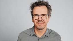 Porträtfoto von Ingo Neumayer | Bildquelle: WDR/Fußwinkel Porträtfoto von Ingo Neumayer