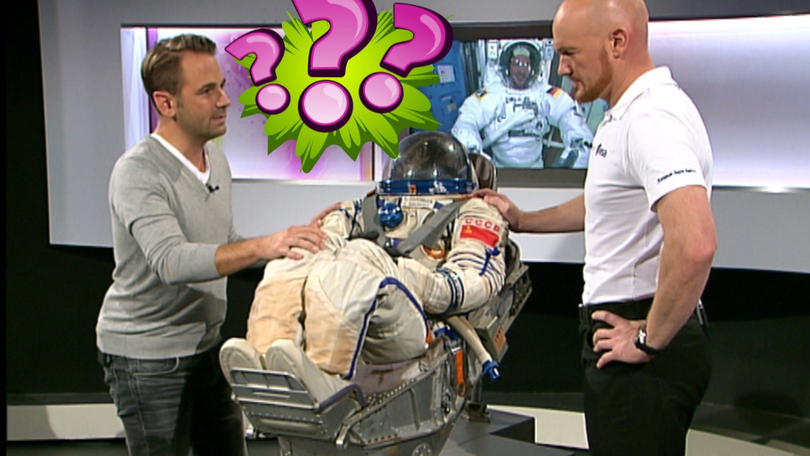 Planet-Wissen-Moderator Dennis Wilms im Studio mit Astronaut Alexander Gerst