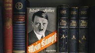 Verschiedene Ausgaben von "Mein Kampf" 