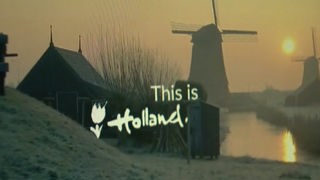 Werbeanzeige mit einer Windmühle in der Dämmerung und dem Schriftzug "This is Holland"