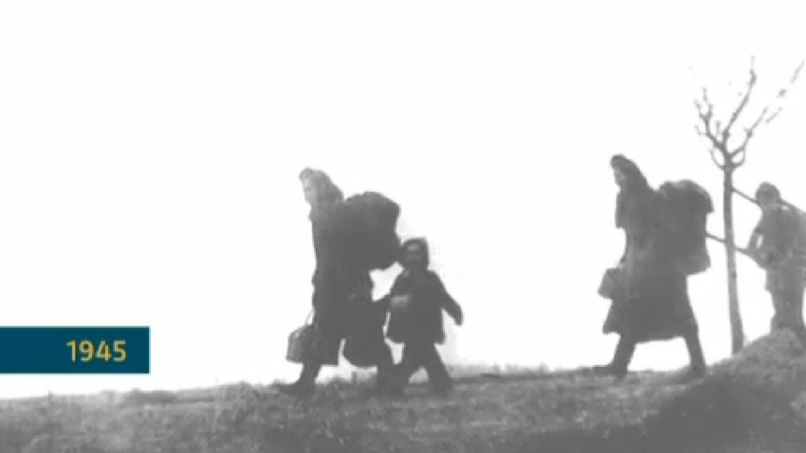 Schwarz weiß Bild von polnischen Flüchtlingen im Jahre 1945.