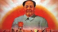 Poster mit Mao Zedong vor der aufgehenden Sonne