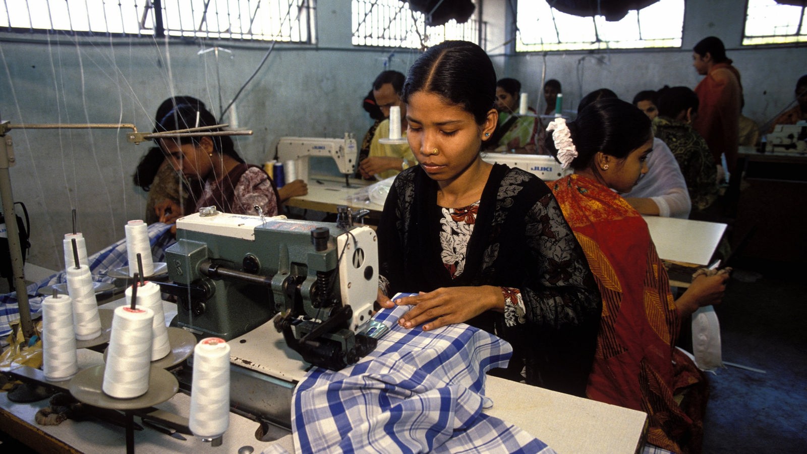 Näherinnen in einer Fabrik in Bangladesch