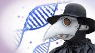 Pestarzt mit schwarzer Kleidung und schwarzem Hut und einer weißen Schnabelmaske, im Hintergrund die grafische Darstellung eines DNA-Stranges.