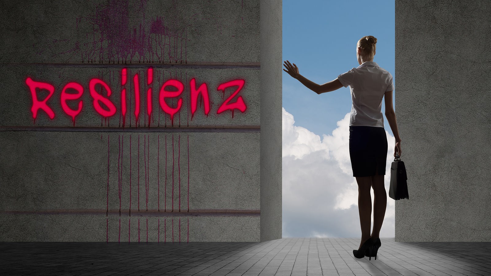 Grafik: Eine Frau steht an der Öffnung einer dicken Mauer und schaut auf den blauen Himmel mit Wolken. Links auf der Mauer steht 'Resilienz'.