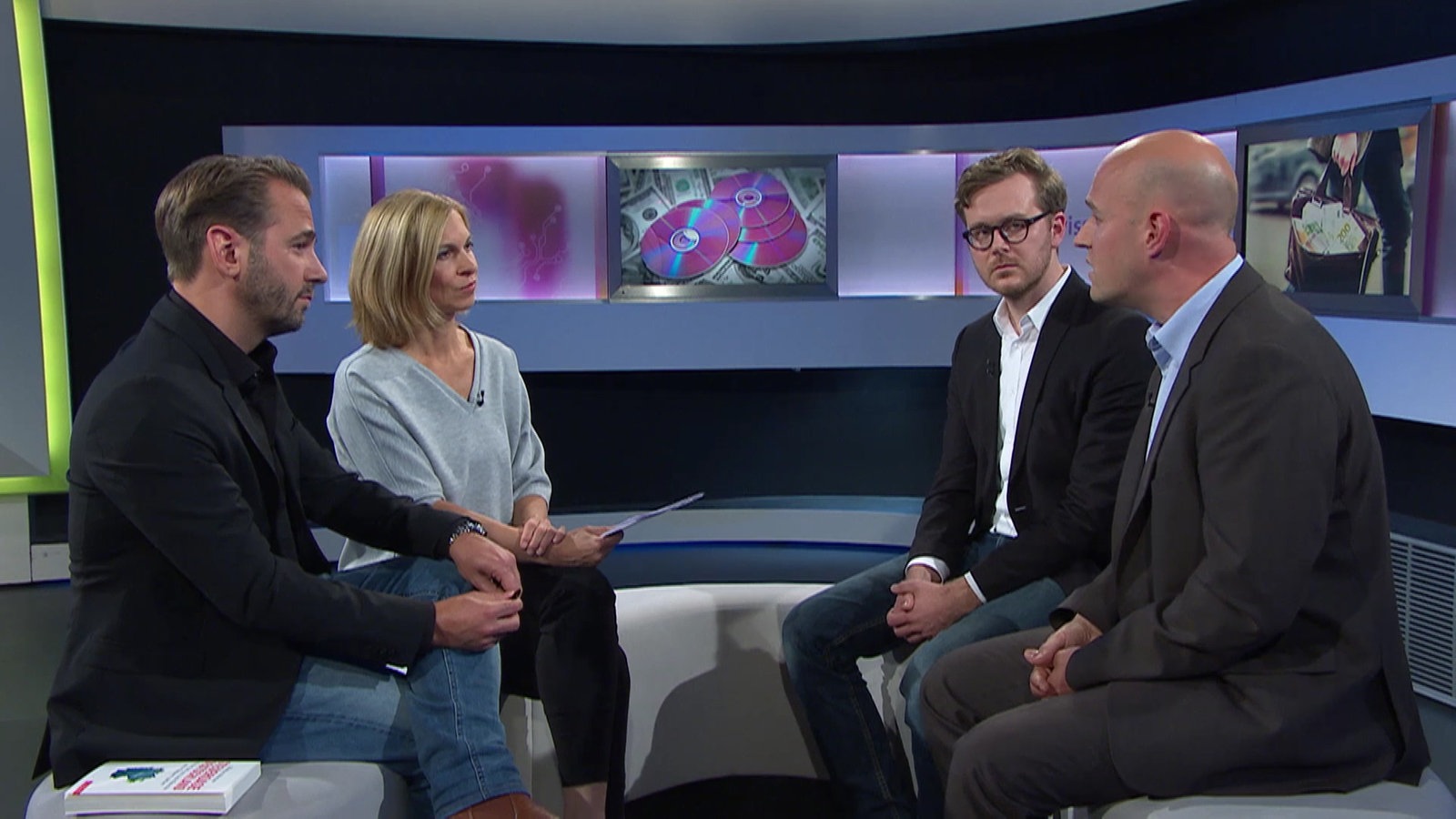 Die Gäste im Planet Wissen-Studio mit den Moderatoren Birgit Klaus und Dennis Wilms.