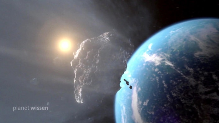 Ein Asteroide rast auf die blaue Erde im Weltraum zu.