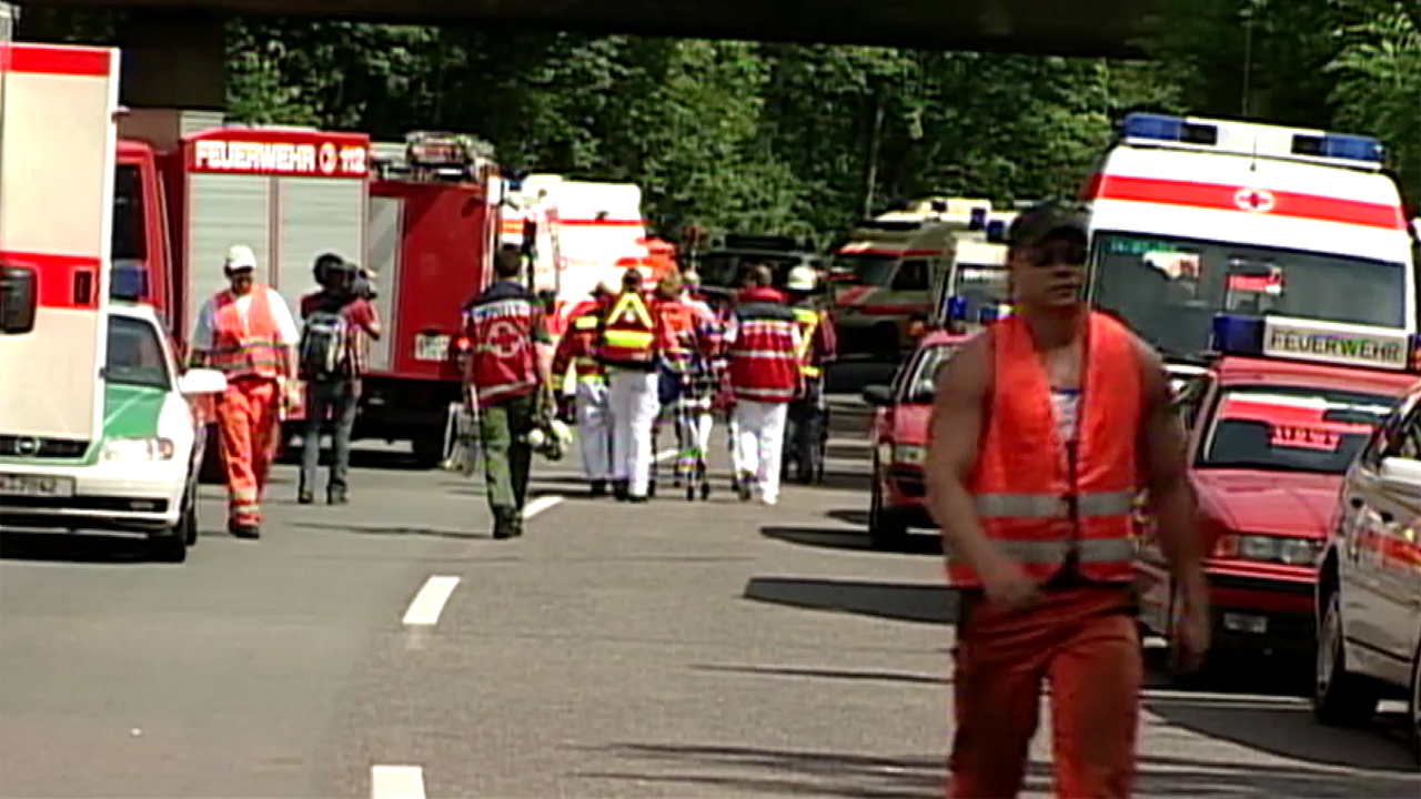 Sanitäter bei einem Verkehrsunfall