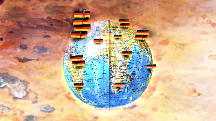 Grafik Weltkugel mit Deutschlandflaggen.