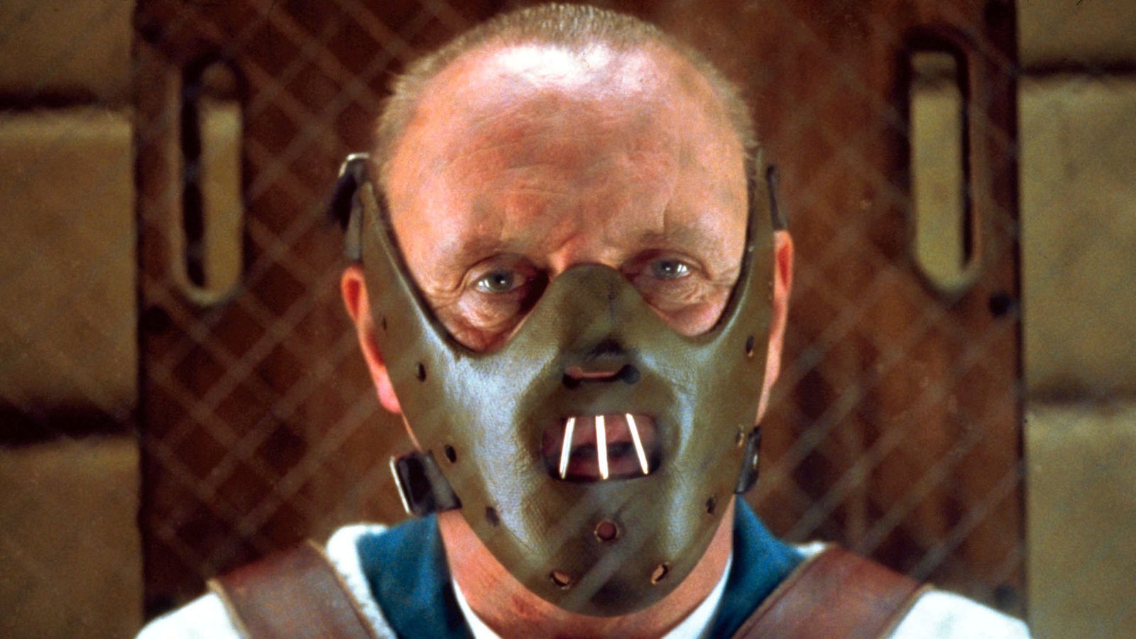 Anthony Hopkins als Dr. Hannibal Lecter trägt im Film 'Roter Drache' eine Gesichtsmaske mit Beißschutz.