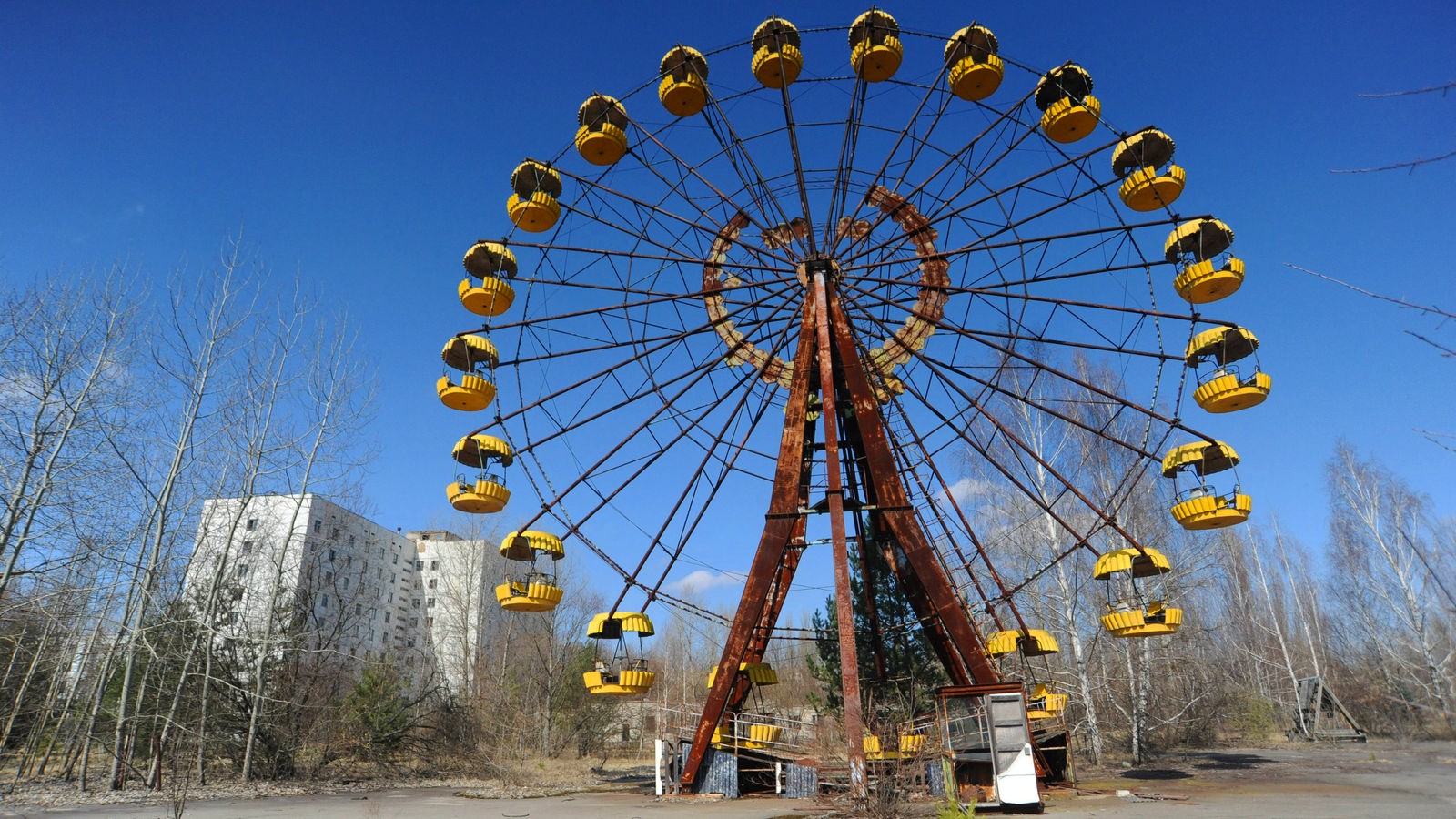 Ein Riesenrad im verlassenen Freizeitpark von Pripyat