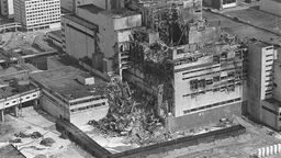 Der zerstörte Reaktorblock 4 des Kernkraftwerks Tschernobyl 1986