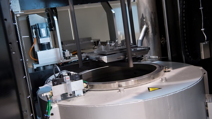 3-D-Drucker für Metallbauteile bei Airbus | Bildquelle: dpa/Sven Hoppe 3-D-Drucker für Metallbauteile bei Airbus