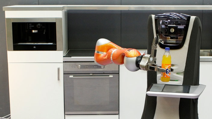 Roboter stellt Limonade auf ein Tablet | Bildquelle: Reuters/Michaela Rehle Roboter stellt Limonade auf ein Tablet