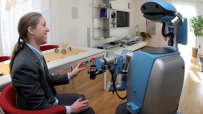 Ein grün-grauer Roboter mit einem Greifarm. | Bildquelle: Fraunhofer-Institut IPA Stuttgart Ein grün-grauer Roboter mit einem Greifarm.