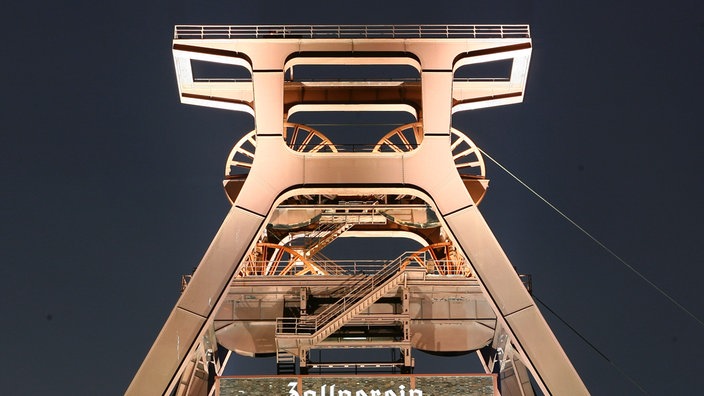 Förderturm der Zeche Zollverein in Essen | Bildquelle: WDR/dpa/Erichsen, Frederik Förderturm der Zeche Zollverein in Essen