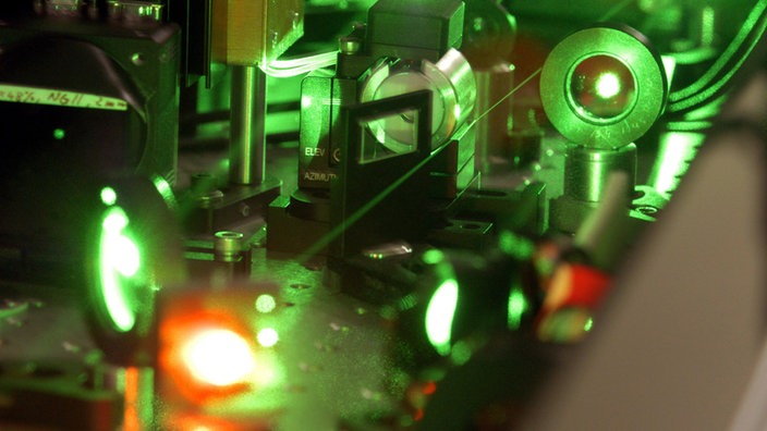 Ein Laserstrahl wird erzeugt