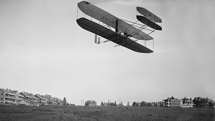 Flugzeug der Gebrüder Wright | Bildquelle: imago images / Photo12 Flugzeug der Gebrüder Wright