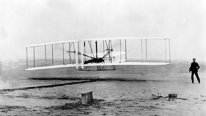 Pionierflug Orville Wright 1903 | Bildquelle: AP Pionierflug Orville Wright 1903