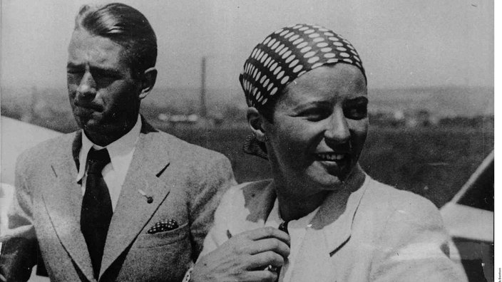 Elly Beinhorn und Bernd Rosemayer | Bildquelle: INTERFOTO Elly Beinhorn und Bernd Rosemayer