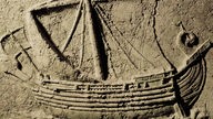 Das Relief eines phoenizischen Handelsschiffs auf der Schmalseite eines Sarkophags. (ca. 200 nach Christus)