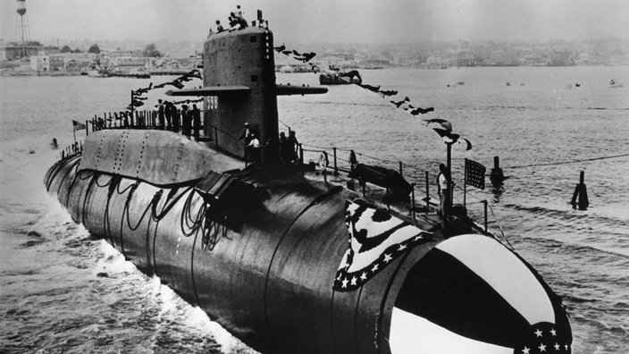 Das US-Atom-U-Boot "George Washington" beim Stapellauf 1959 | Bildquelle: WDR / INTERFOTO / Miller Das US-Atom-U-Boot "George Washington" beim Stapellauf 1959