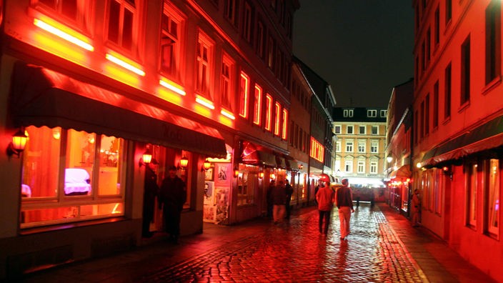 Nachtaufnahme der Herbertstraße in Hamburg
