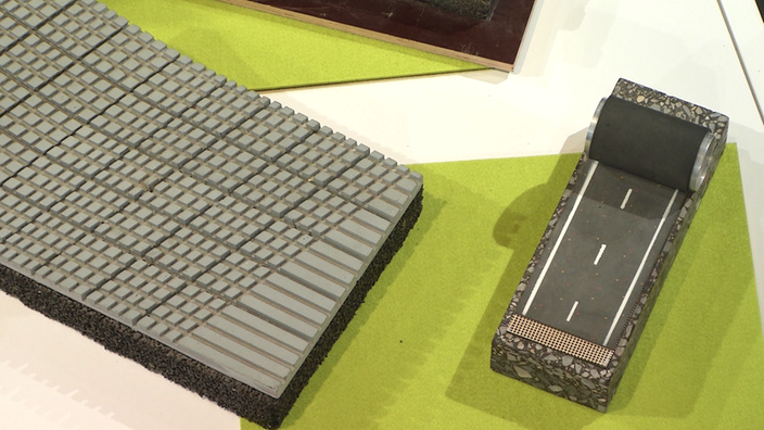 Modell innovativer Straßenbeläge. | Bildquelle: SWR Modell innovativer Straßenbeläge.