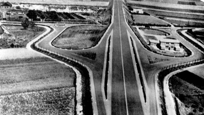 Die erste Autobahn Deutschlands an der Trasse und der Anschlussstelle Wesseling