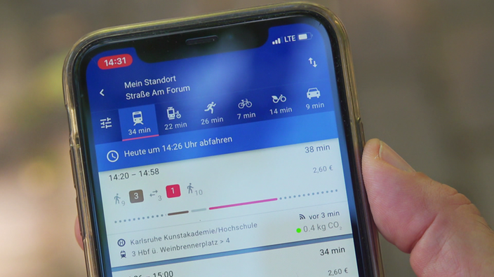 Ein Smartphone mit einer Mobilitäts-App. | Bildquelle: SWR Ein Smartphone mit einer Mobilitäts-App.
